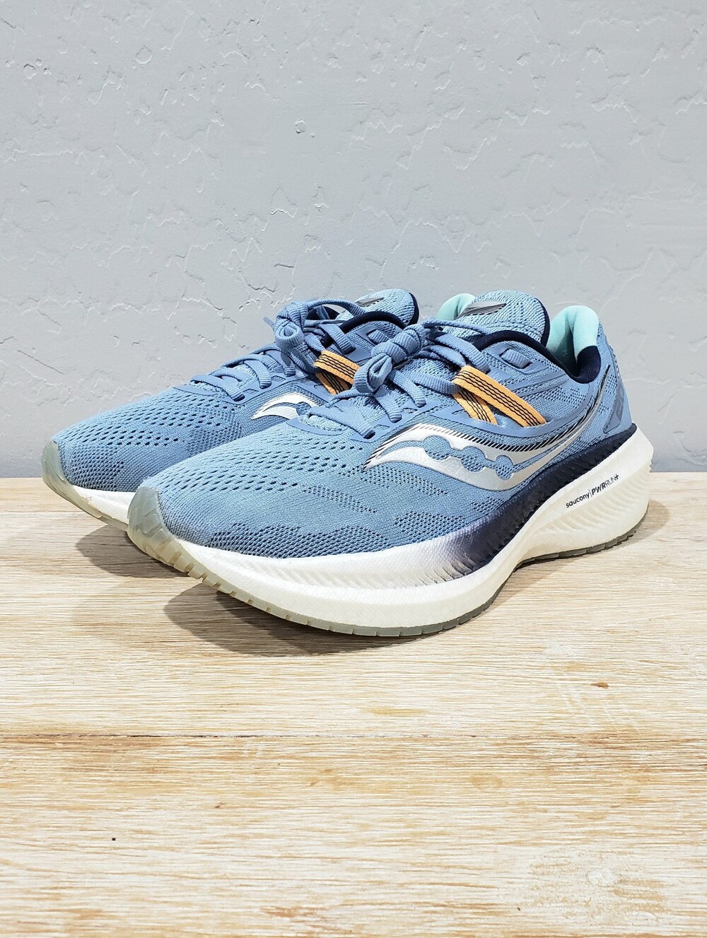 SAUCONY Women's Triumph 20 Running Shoes (9) Lt Blue/Silver